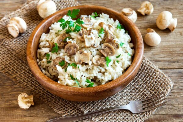 Arroz frito con champiñones