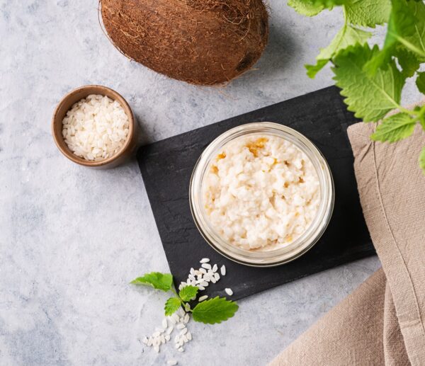 Pudín de leche de coco, chía y mango